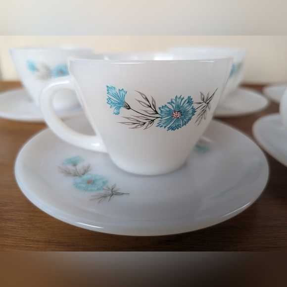VINTAGE 1950's Fire King Bonnie Blue Carnation Milk Glass Teacup/Saucer Set of 5 - Picture 7 of 16